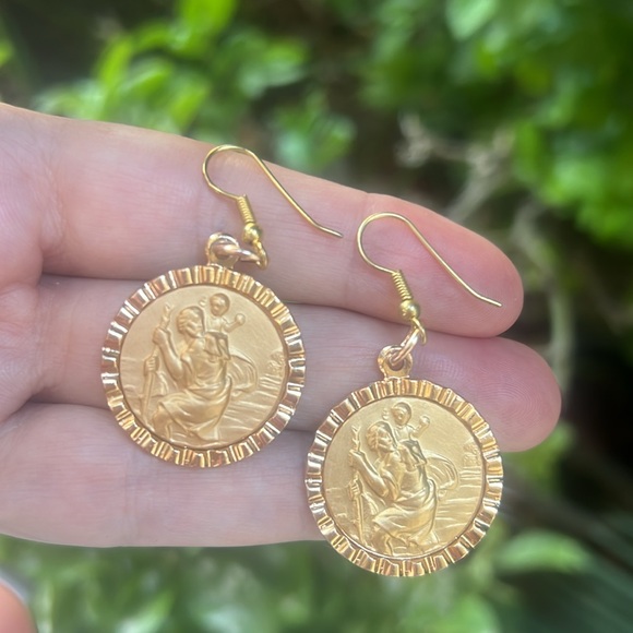Vintagege St Christopher with baby Jesus Earrings - Picture 11 of 12